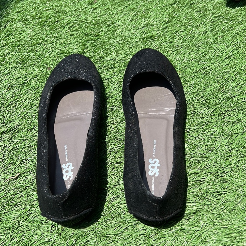 Black SAS flats. 9.5 M. Run narrow. Black shiny pebbled surface. Made in Italy.